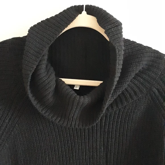Long turtle neck pullover - Picture 2 of 5